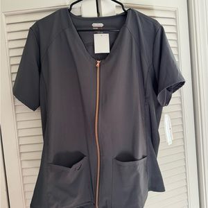 New with tag scrub top